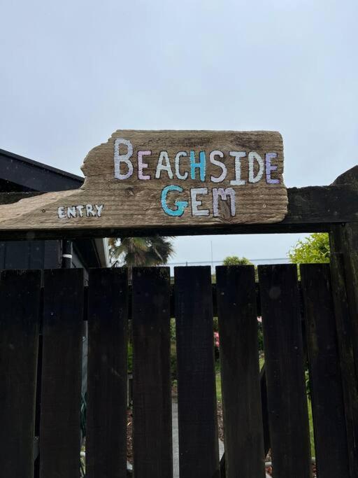 Beachside Gem - Cosy Chalet Parapara Luaran gambar