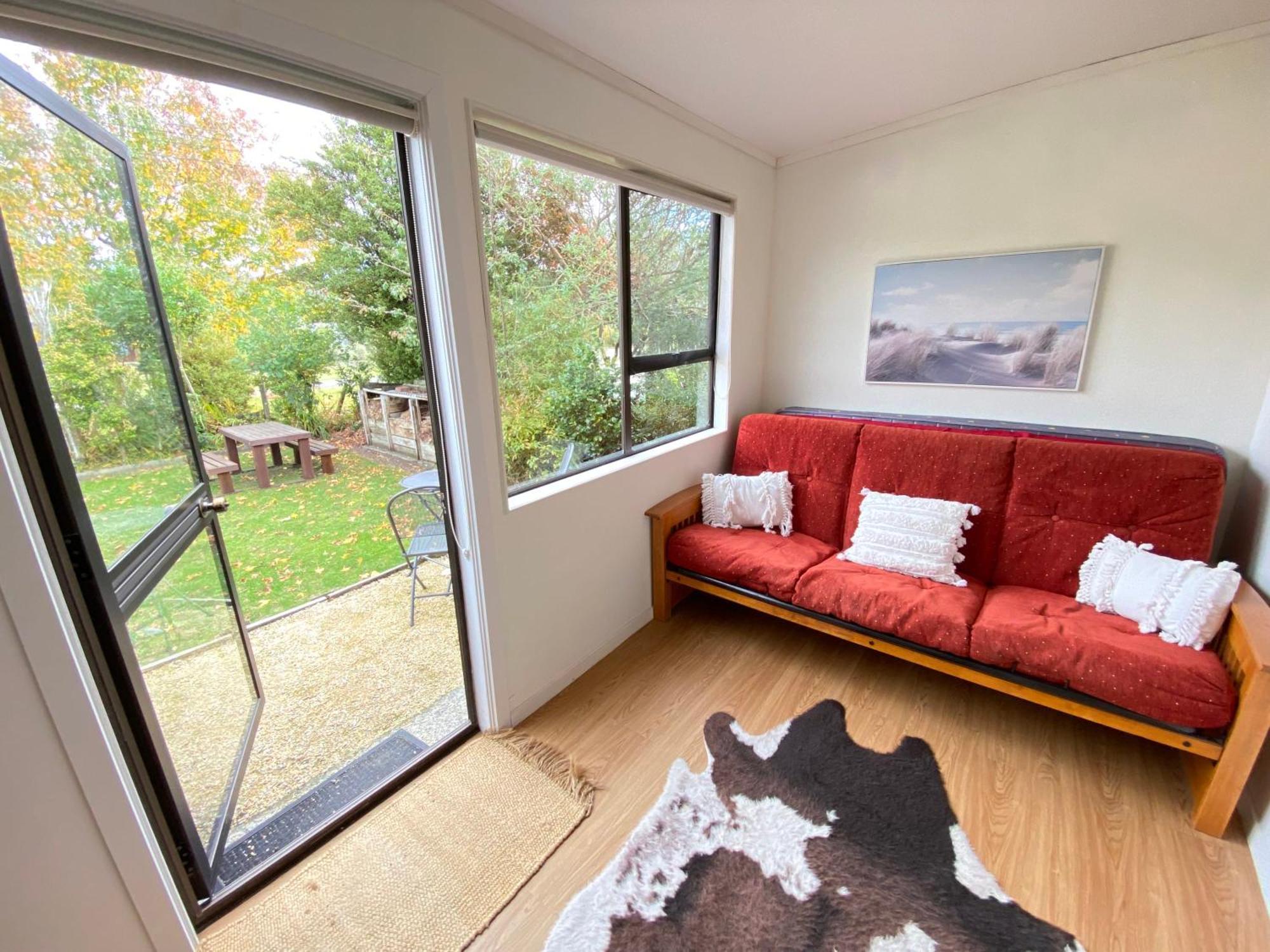 Beachside Gem - Cosy Chalet Parapara Luaran gambar